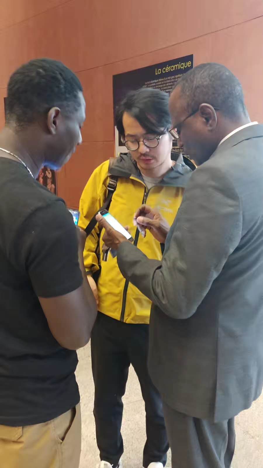 与塞内加尔文化部长阿卜杜·拉蒂夫·库利巴利达成十月份的中塞艺术节Festival goree diaspora项目3.jpg